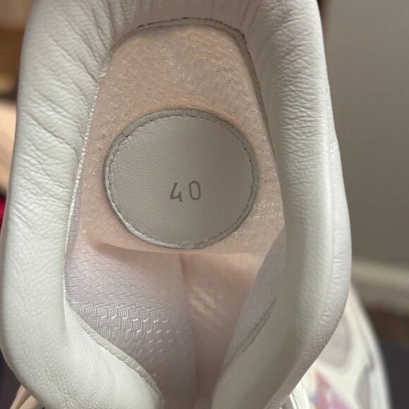 Louis Vuitton Arch Light Sneakers in Rose Clair - Picture 5 of 12